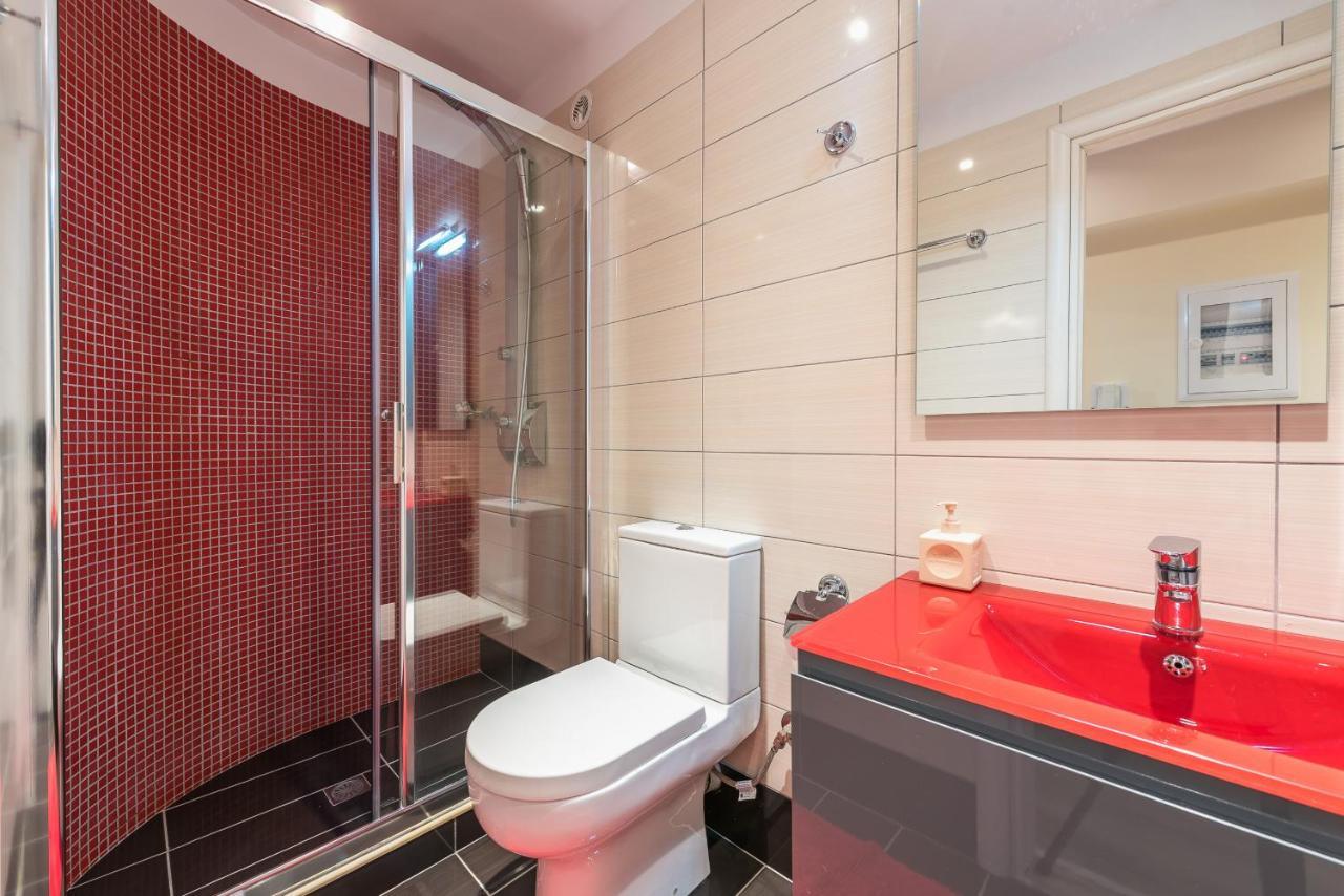 An Impressive 2 Bdr Apt In Glyfada 아테네 외부 사진