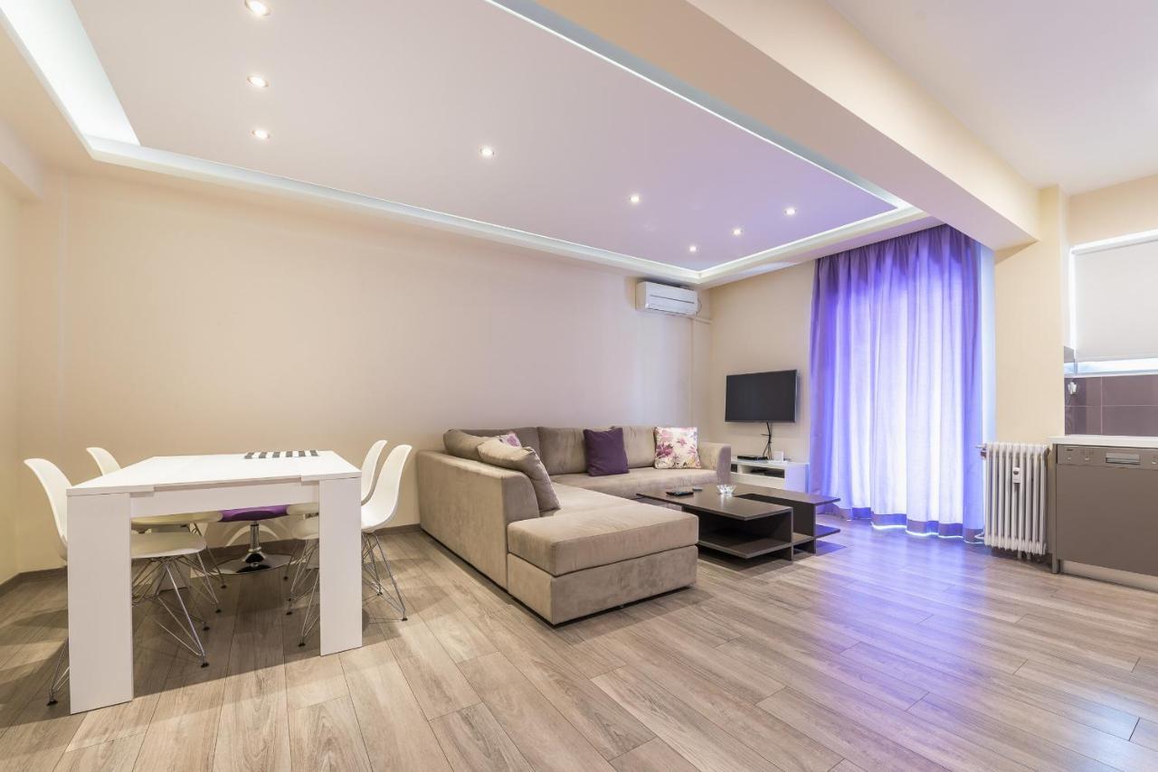 An Impressive 2 Bdr Apt In Glyfada 아테네 외부 사진