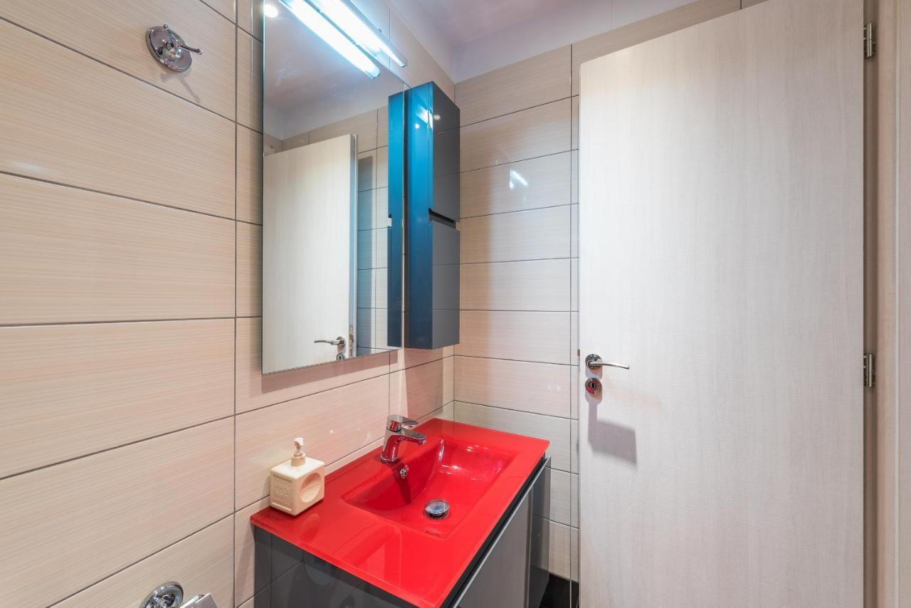 An Impressive 2 Bdr Apt In Glyfada 아테네 외부 사진